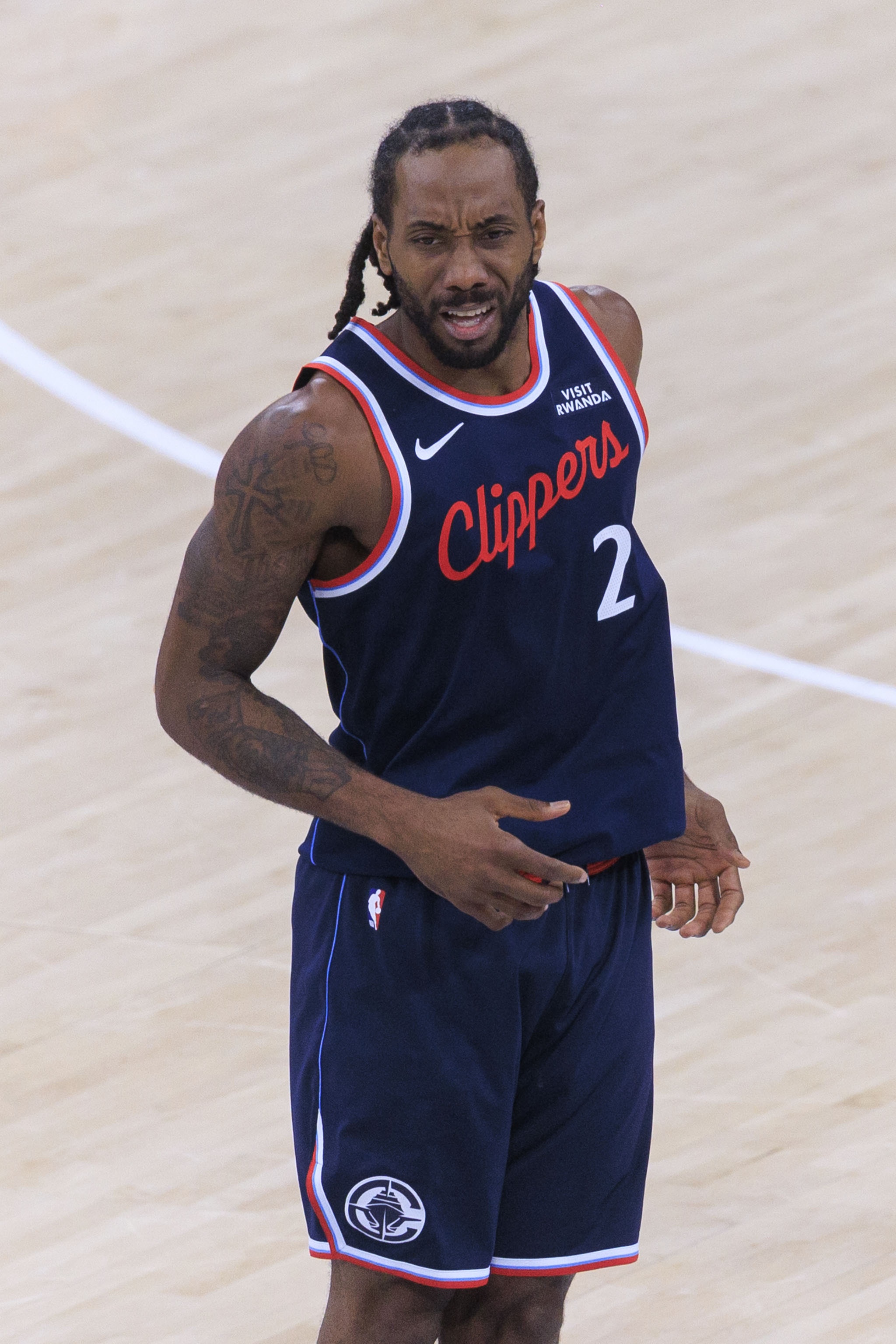 APP下载-无解进攻!伦纳德背转身翻身跳投&暴扣个人连续得分